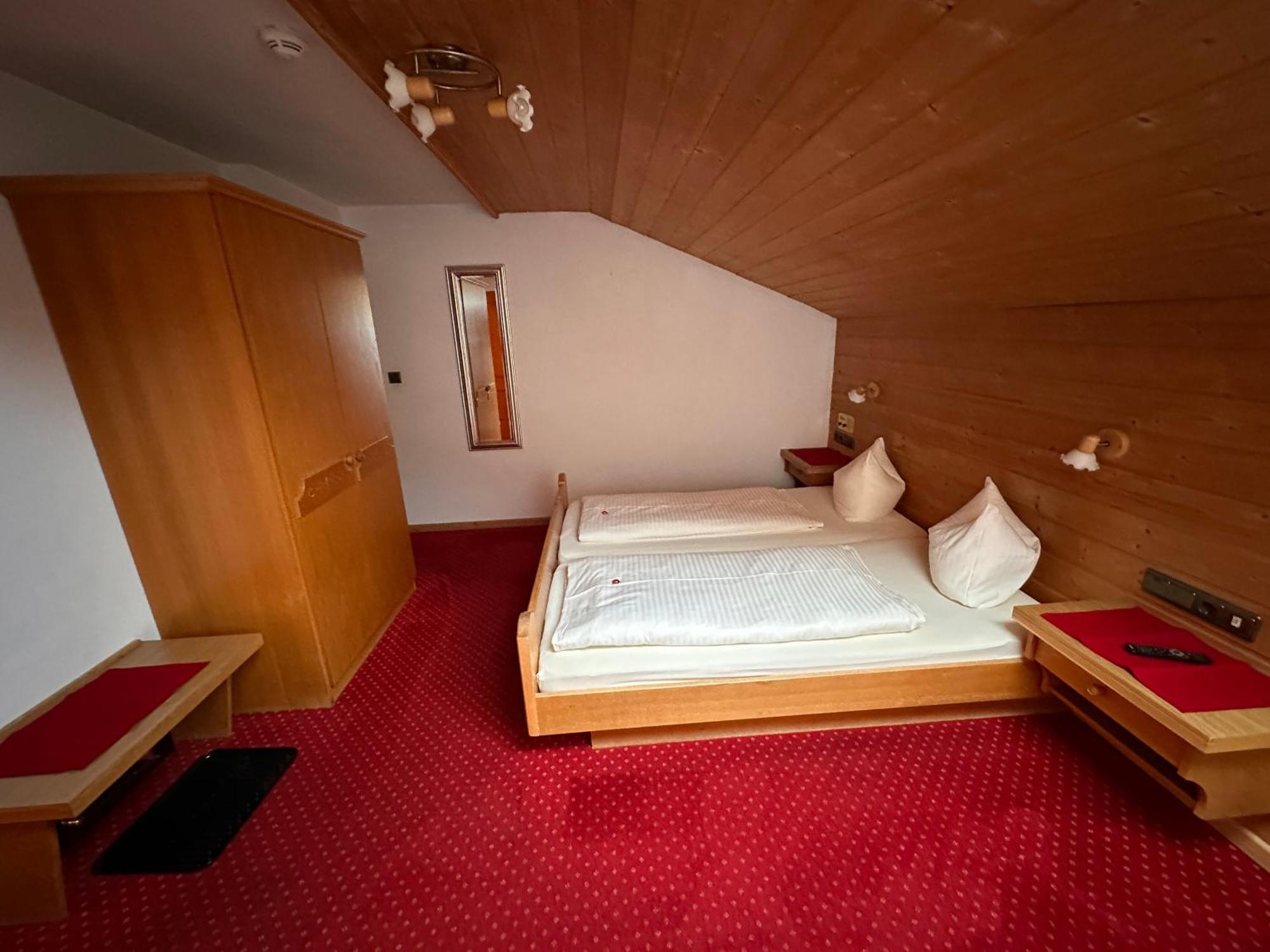 Hotel Andrea Zams Luaran gambar